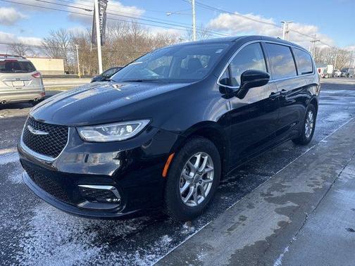 2024 Chrysler Pacifica Touring-L