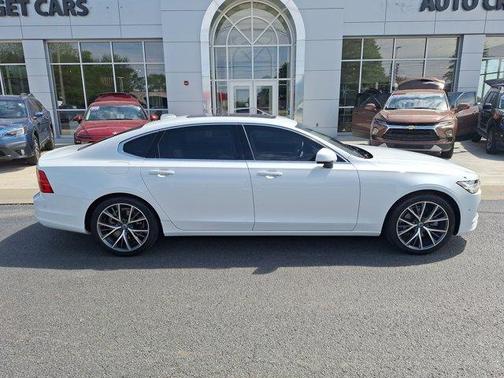 2018 Volvo S90 T5 Momentum
