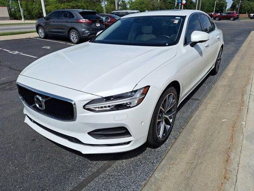 2018 Volvo S90 T5 Momentum