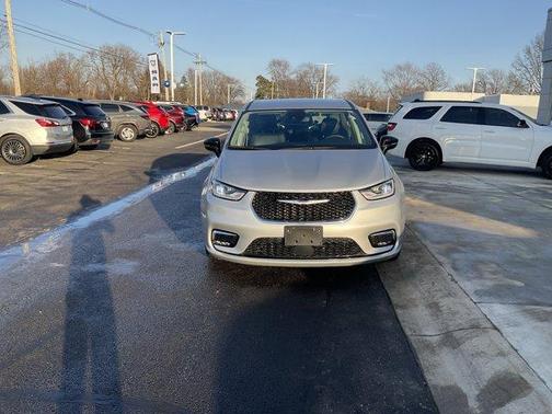 2024 Chrysler Pacifica Touring-L