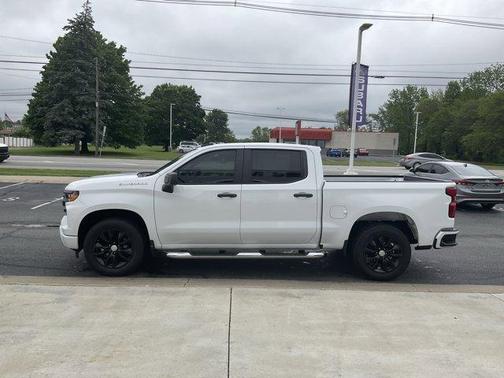 Summit White 2022 Chevrolet Silverado 1500 Custom
