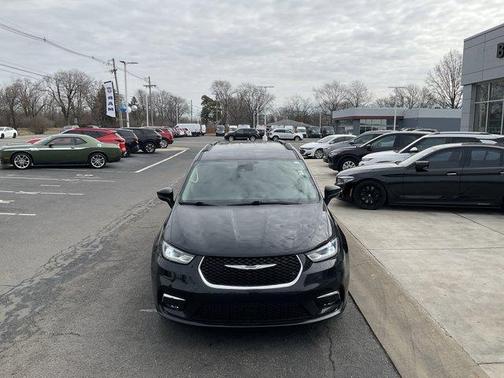 2022 Chrysler Pacifica Touring-L