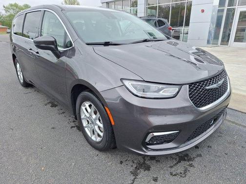 2023 Chrysler Pacifica Touring-L