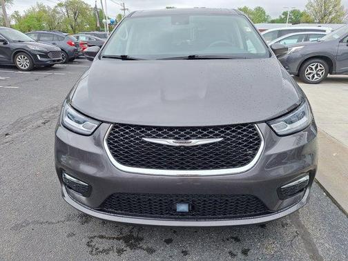 2023 Chrysler Pacifica Touring-L