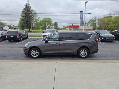 2023 Chrysler Pacifica Touring-L