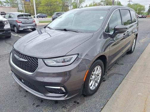 2023 Chrysler Pacifica Touring-L