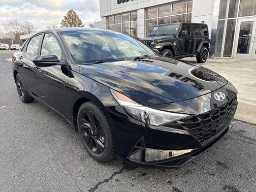 2022 Hyundai ELANTRA SEL