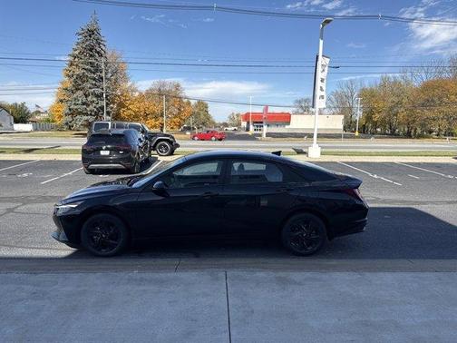 2022 Hyundai ELANTRA SEL