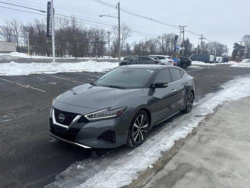 2023 Nissan Maxima SV