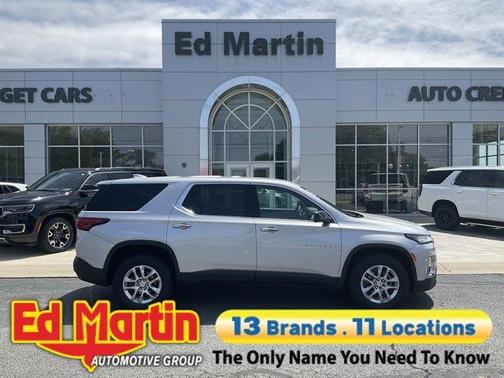Silver Ice Metallic 2022 Chevrolet Traverse LS