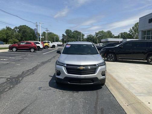Silver Ice Metallic 2022 Chevrolet Traverse LS