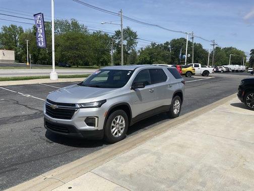 Silver Ice Metallic 2022 Chevrolet Traverse LS