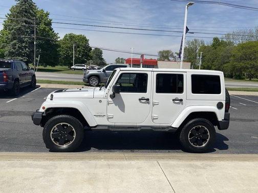 Bright White 2012 Jeep Wrangler Unlimited Altitude