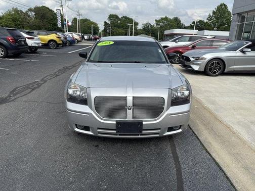 2007 Dodge Magnum Base