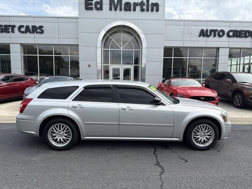 2007 Dodge Magnum Base