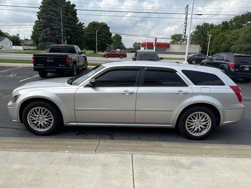 2007 Dodge Magnum Base
