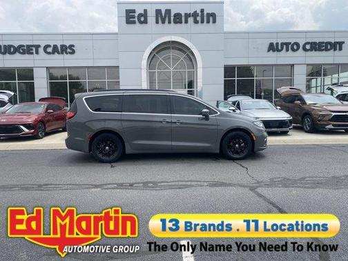 2022 Chrysler Pacifica Touring-L
