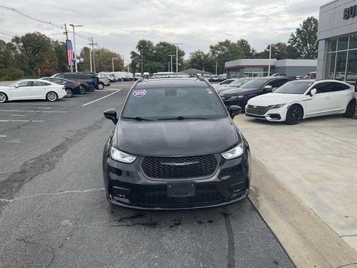 Diamond Black 2025 Chrysler Pacifica Limited
