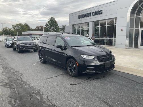 Diamond Black 2025 Chrysler Pacifica Limited