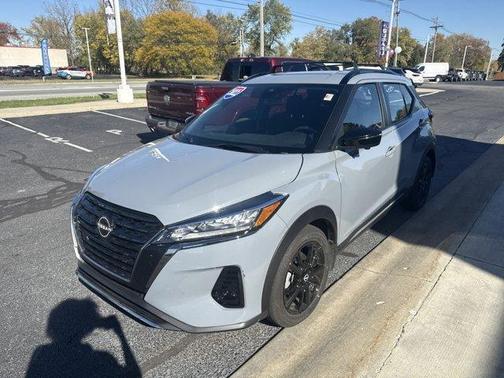 2022 Nissan Kicks SR
