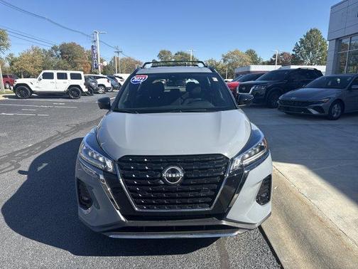 2022 Nissan Kicks SR