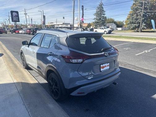 2022 Nissan Kicks SR