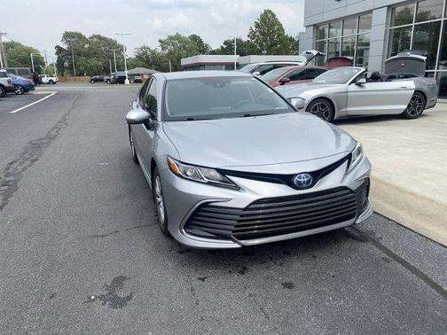 2022 Toyota Camry Hybrid LE