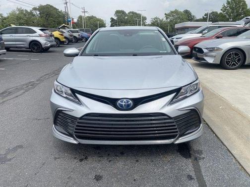 2022 Toyota Camry Hybrid LE