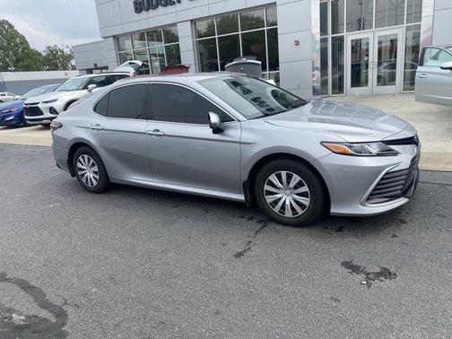2022 Toyota Camry Hybrid LE