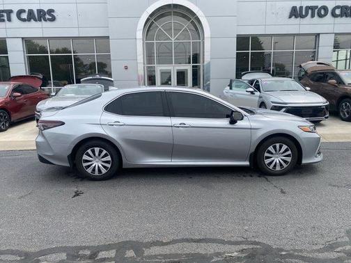 2022 Toyota Camry Hybrid LE