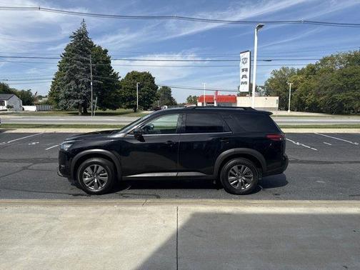 2024 Nissan Pathfinder SV