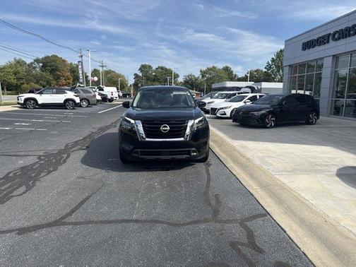 2024 Nissan Pathfinder SV
