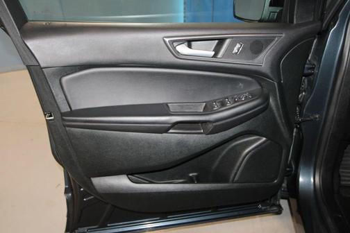 Blue Metallic 2022 Ford Edge SE