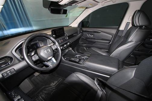 Black 2024 Honda Pilot Elite