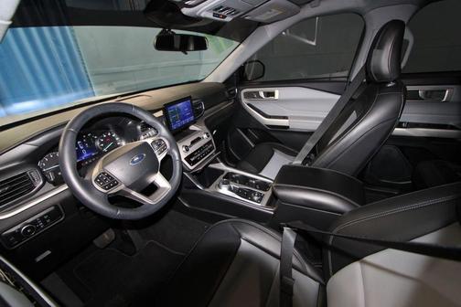 Star White 2023 Ford Explorer XLT