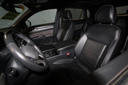 2022 Volkswagen Atlas Cross Sport 2.0T SEL R-Line