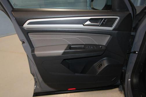 2022 Volkswagen Atlas Cross Sport 2.0T SEL R-Line