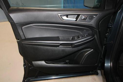 Blue Metallic 2023 Ford Edge Titanium