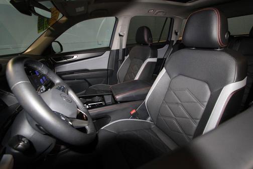 2024 Volkswagen Atlas 2.0T Peak Edition SE w/Technology