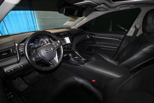 2020 Toyota Camry Hybrid XLE