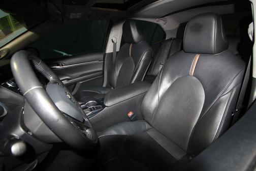 2020 Toyota Camry Hybrid XLE