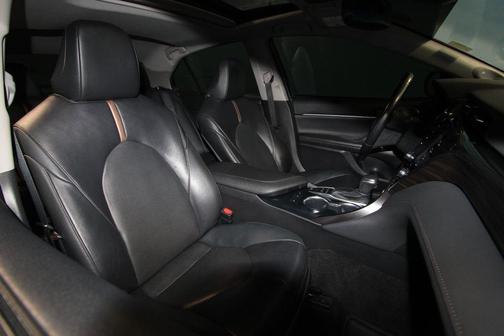 2020 Toyota Camry Hybrid XLE