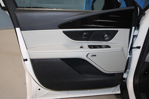 White 2026 Lincoln Nautilus Premiere