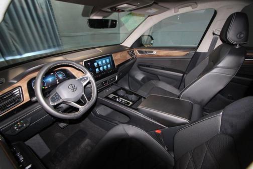 2024 Volkswagen Atlas 2.0T SE