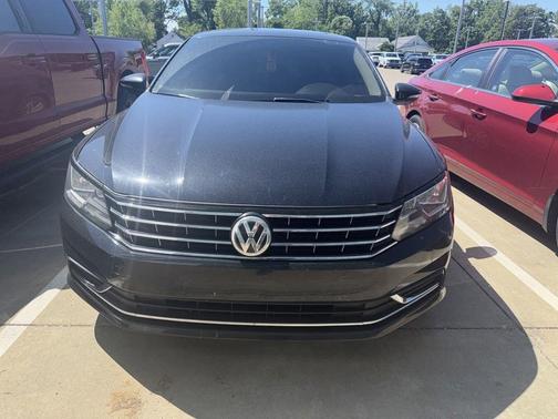 Deep Black Pearl Effect 2019 Volkswagen Passat 2.0T Wolfsburg