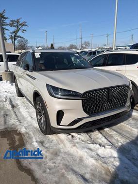 Pearl Metallic 2025 Lincoln Aviator Reserve AWD