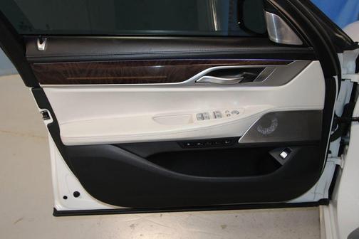 2020 BMW 750 i xDrive