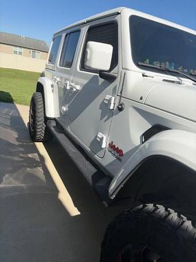 Bright White Clearcoat 2022 Jeep Wrangler Unlimited Sahara