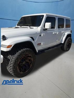 Bright White Clearcoat 2022 Jeep Wrangler Unlimited Sahara