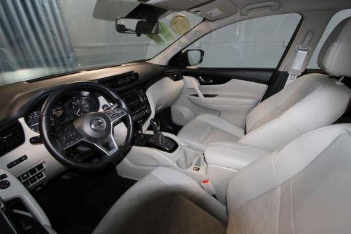 2022 Nissan Rogue Sport SV